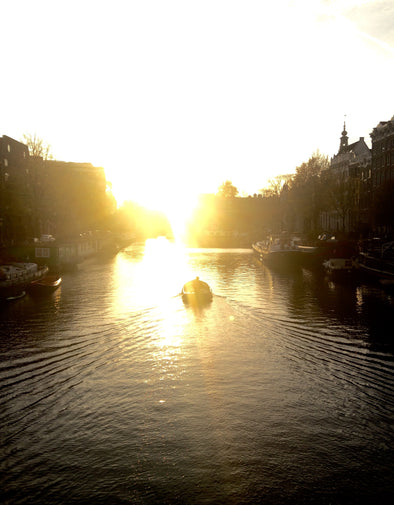 Amsterdam_canals_boat_sunset